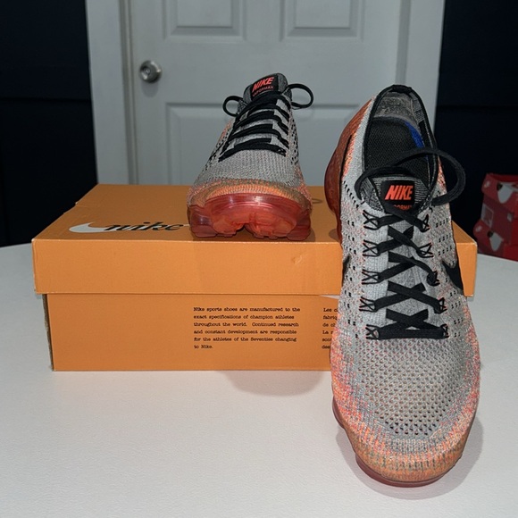 Nike Air VaporMax “Wolf Grey Bright Crimson” Women’s Size 9 - Picture 3 of 9